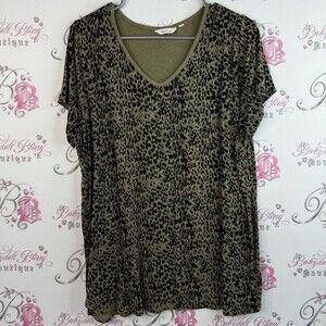 Reitmans t-shirt, green, gray, black Animal Print V-Neck Short Sleeve Top